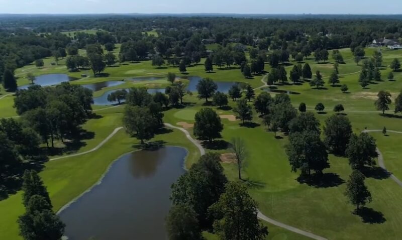 Aerial view of Oak Meadow Golf Club 